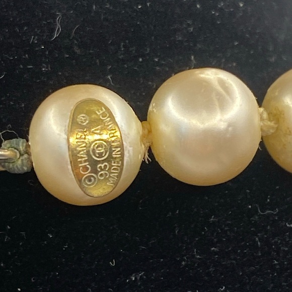 CHANEL Cream Pearl Necklace Timeless Sophistication Circa 93 - Picture 3 of 10
